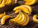 10 Health Benefits of Bananas + 4 Tips and Recipes