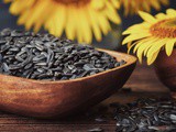 11 Health Benefits of Sunflower Seeds & 3 Recipe Ideas