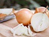 8 Health Benefits of the Onion & 4 Tips for Use
