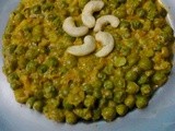 Khoya Mator / Green Peas Curry With Milk Solids