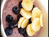 Overnight oats met banaan en blauwe bessen. #ontbijt #nomnomnom [Flickr]