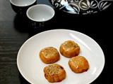 Chinese red bean moon cakes (紅豆沙月餅)
