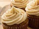 Easy Pumpkin Cupcakes with Cream Cheese Frosting – The Best Moist Pumpkin Cupcake Recipe