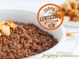 Zuppa di lenticchie con crostini di pane • Lentil soup with croutons