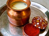 Kumkumapoo Pal/ Saffron Milk: Warm Milk Infused With Saffron
