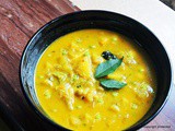 Potato and Peas Kurma | Urulaikilangu Pattaani Kurma | Aloo Matar Curry