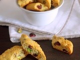 Biscotti con pistacchi, mirtilli rossi e cioccolato bianco