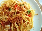 Spaghetti with Prawns and Breadcrumbs