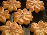 Peynirli Cicek Pogaca/ Turkish Flower Bread Recipe – #BreadBakers