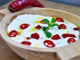 Sos de iaurt cu chili si menta | Spicy Chili and Mint Yogurt Dip