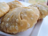 Koraishutir Kachuri: Peas Stuffed Pastry Recipe