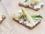 Het hapje van De Ronde: cracker met gegrilde asperges