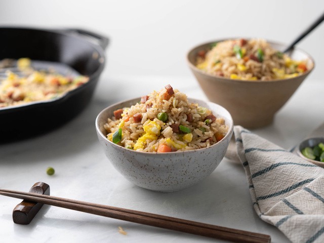 https://verygoodrecipes.com/images/blogs/hungry-huy/easy-spam-fried-rice-recipe.640x480.jpg