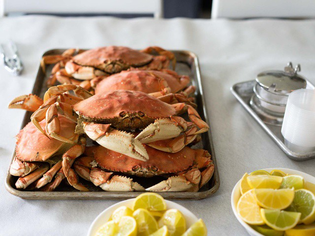 https://verygoodrecipes.com/images/blogs/hungry-huy/how-to-cook-dungeness-crab.640x480.jpg