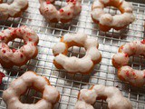 Mochi Donut Recipe (Crispy & Chewy Pon de Ring Donuts)