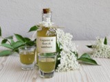 Liquore ai Fiori di Sambuco: la primavera in bottiglia