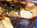 Crostata rustica con uova di quaglia sode e salsiccia