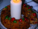 Fruitcake, dolce natalizio con frutta secca, canditi, datteri e maraschino