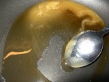 Pesche caramellate nel miele e profumate con cannella