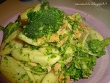 Pasta veloce con broccoli e salmone