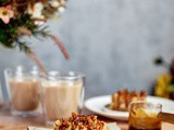 Čupavi kolač sa jabukama i sirom / Apple crumble cheesecake bars