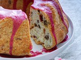 Komisbrot (kolač od belanaca) sa prelivom od hibiskusa