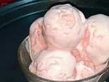 Strawberry soft serve icecream 🍦 🍓🍓🍓🧁