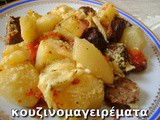 Πατάτες με λουκάνικα και τυρί στο φούρνο