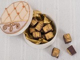 Шоколадови бонбони с ванилов марципан и малинов ганаш