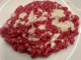 Riso Carnaroli autentico alla barbabietola con crema di gorgonzola dop, dalla ricetta iconica dello chef Enrico Bartolini, 8 stelle Michelin