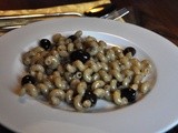 Salsa di olive nere e gorgonzola con cellentani di Franciacorta