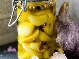 Preserved garlic in oil