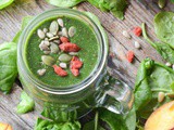 Spinach and peach smoothie