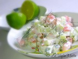 Insalata di cetrioli con panna acida e lime