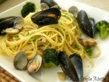 Spaghetti con vongole, cozze e broccoli
