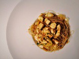 Spaghetti di soia con pollo e verdure