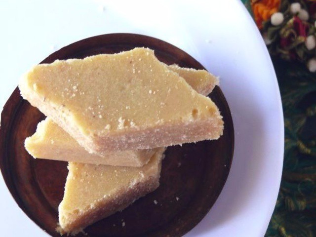 Munthiri Cake – Aswins Sweets