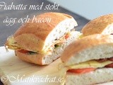 Stekt ägg- och baconmacka