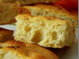 Focaccia : La vraie recette italienne au romarin et olives