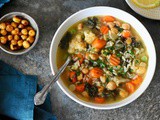 Soupe de chou Kale, carottes et pois chiche rôtis
