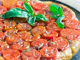 Tarte tatin aux tomates et oignons rouges