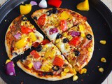 पिज़्ज़ा तवा पे कैसे बनाए | Veg Pizza On Tawa Recipe in Hindi