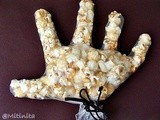 Mana de Halloween din popcorn