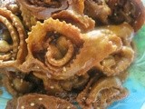 المْخَرْقَة-الشّباكيّة/ Chebakia or Chebakiya (Mkharqua-Mkharka-Mkhar9a)/The Classic Moroccan Flower Cookies / Chabakia ou Chebakiya ou Tresses (Roses) au miel