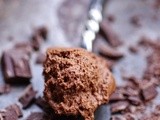 Mousse au chocolat aux eclats de feve de cacao