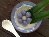 Blue Pea Flower Glutinous Rice Balls with Black Sesame Filling ~蓝花黑芝麻汤圆