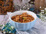 Granola maison aux amandes, pistaches et raisins