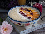 Porridge aux abricots, cerises et lait de coco