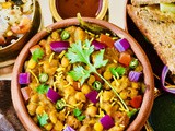 Kolkata Ghugni Recipe / Kolkata Style Yellow Peas Curry Recipe ~ Just Recipes