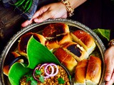 Mumbai Style Keema Pav / Chicken Mince Curry With Indian Bread Mumbai Style